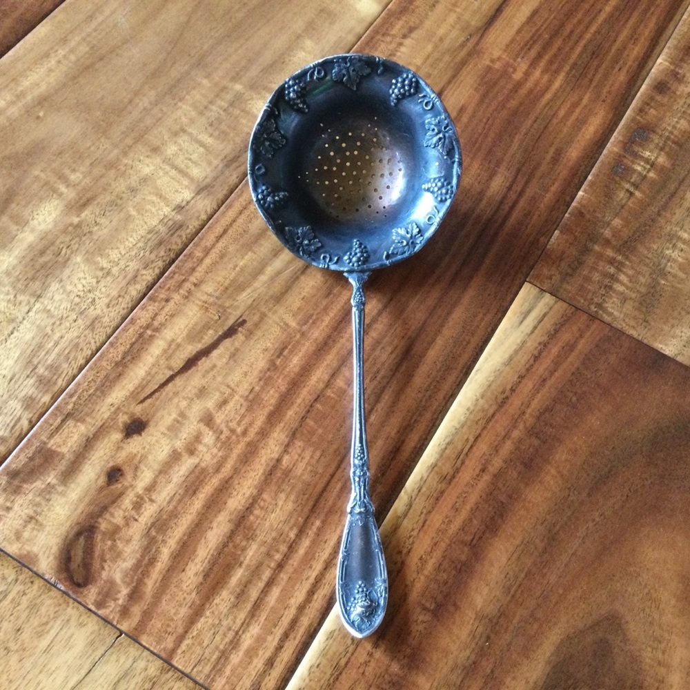 ✔️ Antique Rogers Tea Strainer Spoon 1881 A1 Silver Plate La Vigne Grape Pattern